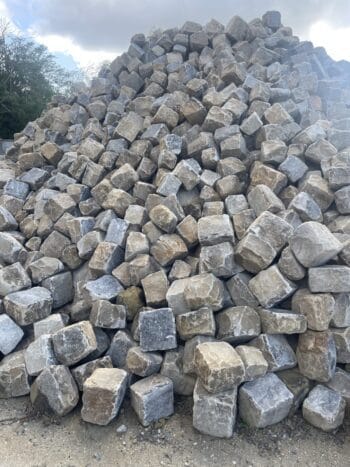 Pavé en Grès Ancien de Réemploi