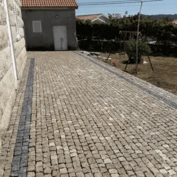 Pavé en Granit 10x10x5 Toutes Faces Éclatées