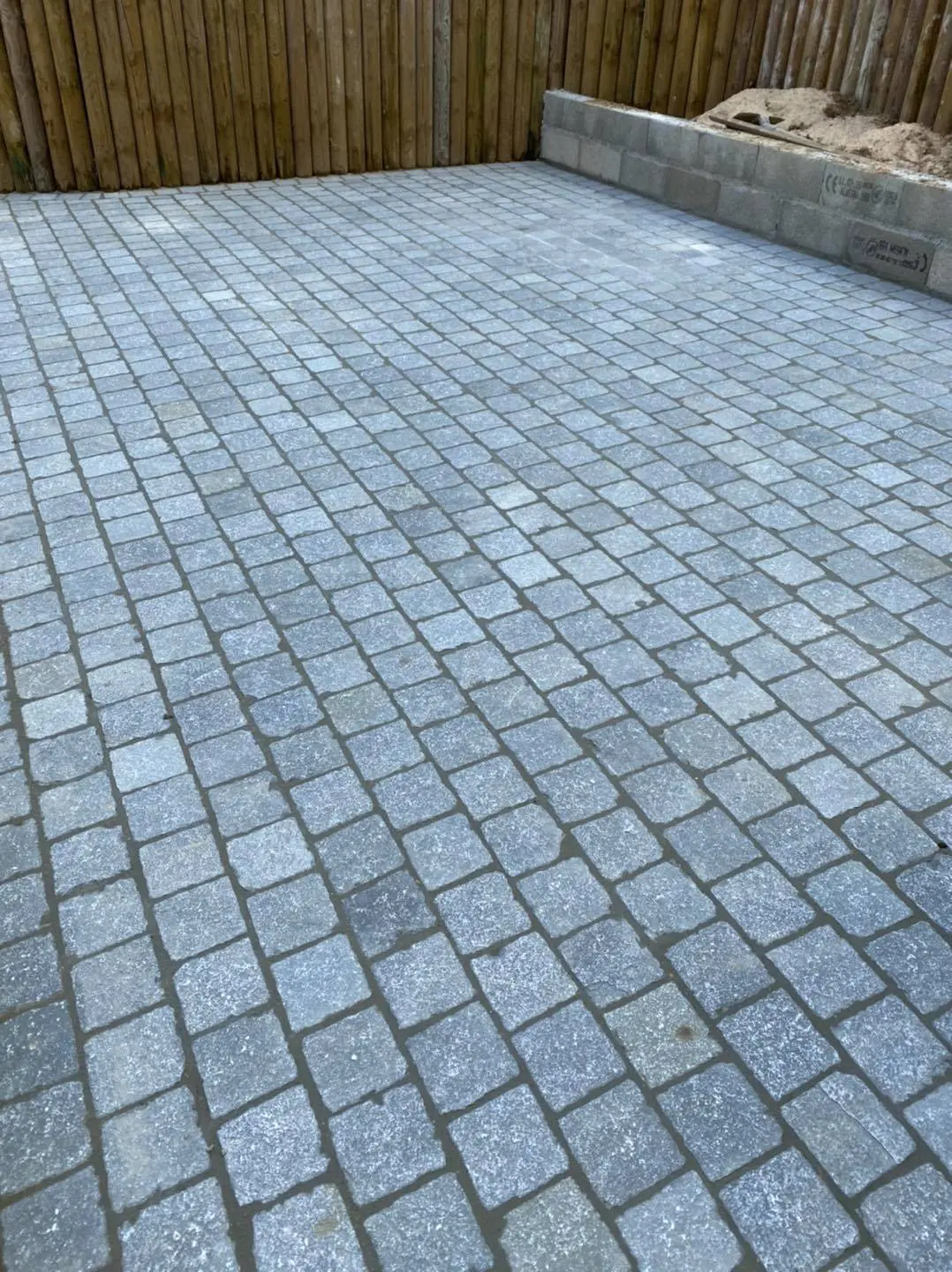 Pavé en Calcaire Gris Naturel - 14 cm X 14 cm, 5-7 cm